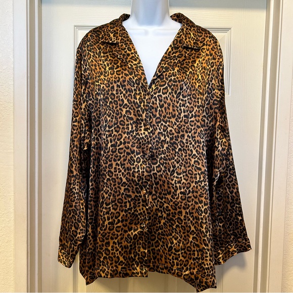 🐆PRIVATE LUXURIES • Satin Leopard Blouse or Pj Top - Picture 2 of 10